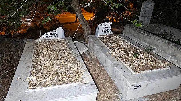 Adana'da mezar taşlarına saldırı
