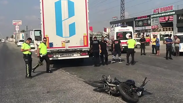 Adana'da motosikletli gencin feci ölümü! Kadın tır sürücüsü gözaltına alındı
