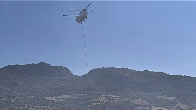 Adana'da orman yangınına müdahale eden helikopter suya düştü
