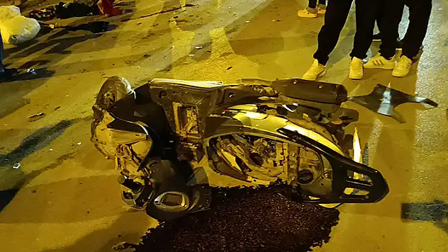 Adana'da otomobille çarpışan motosikletteki 2 kişi ağır yaralandı
