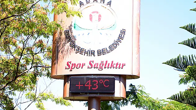 Adana'da termometreler 43 dereceyi gösterdi sıcaktan bunalanlar parklara akın etti
