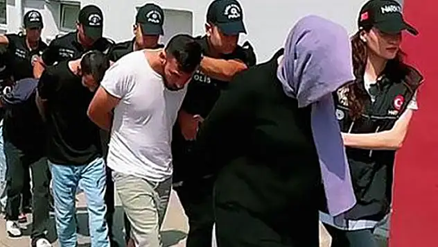 Adana'da torbacı operasyonu: 10 hükümlü yakalandı