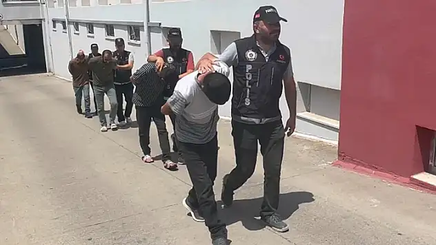 Adana'da 'torbacı' operasyonunda 44 tutuklama
