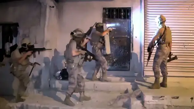 Adana'da uyuşturucu satıcılarına operasyonda 266 kişi tutuklandı
