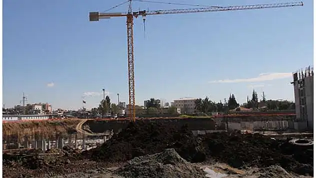 Adana'da üzerine beton blok düşen işçi öldü