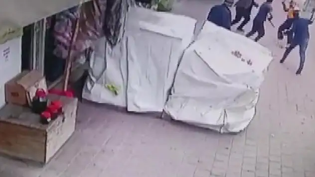 Adana'da yaşandı! Eşine şiddet uygulayan kocaya linç girişimi 
