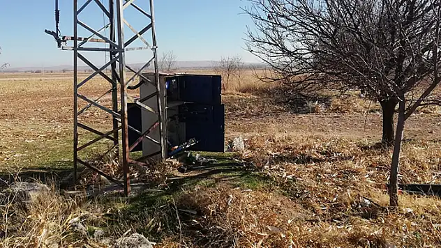 Adana'dan kiraladıkları otomobille geldikleri Konya'da hırsızlık yaptılar