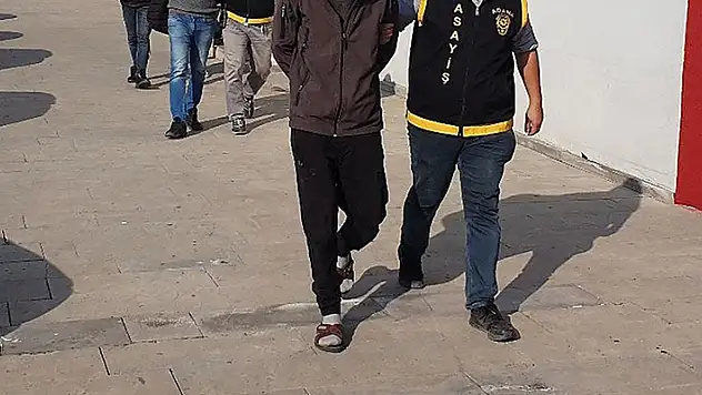 Adana merkezli 'Sarılar' suç örgütüne yönelik operasyonda 102 şüpheli gözaltına alındı
