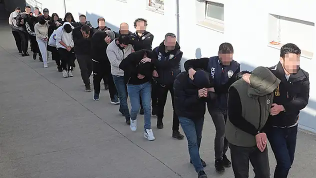 Adana merkezli 'Sibergöz-23' operasyonlarında yakalanan 74 zanlı tutuklandı
