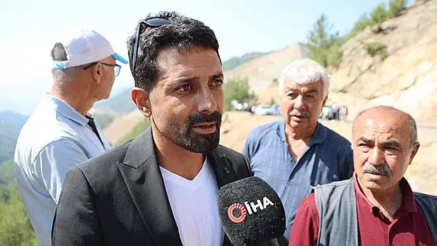 Adana'da 5 kişinin öldüğü yolda, muhtarlar nöbet tutan ailelere destek verdi