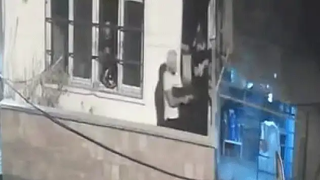 Adana'da balkondan balkona silahlı çatışma: 4 gözaltı