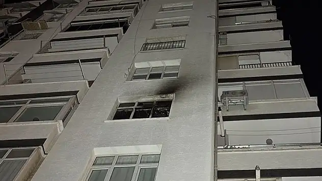 Adana'da bir sitenin 5'inci katında çıkan yangında 1 kişi hayatını kaybetti