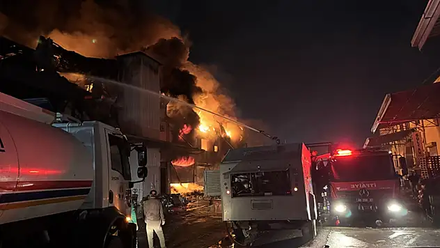 Adana'da hırdavat dükkanında çıkan yangın kontrol altına alındı