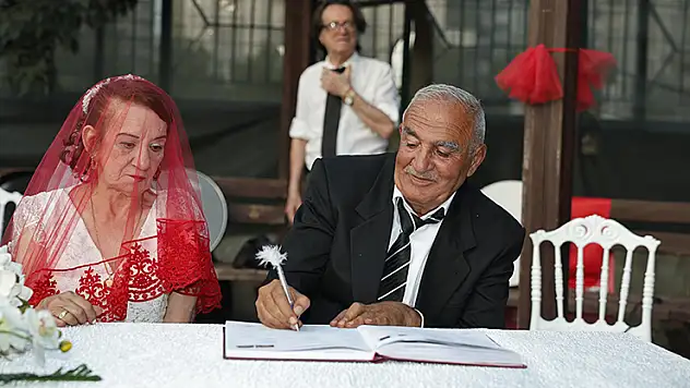 Adana'da huzurevinde tanışan çift dünyaevine girdi