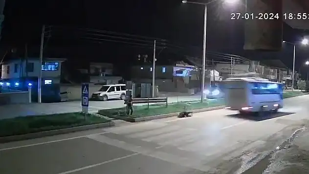 Adana'da kavga eden çocuklardan biri kaçarken midibüsün çarpması sonucu hayatını kaybetti
