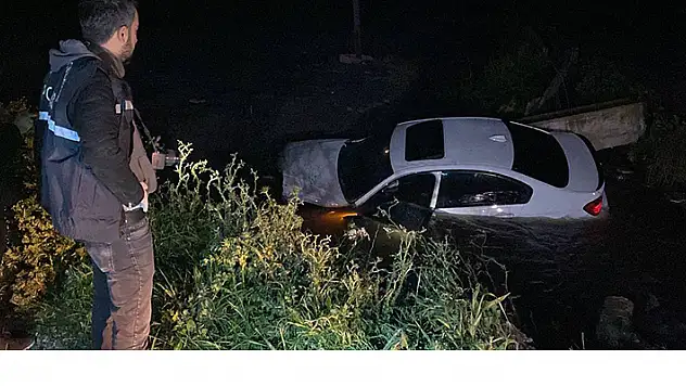 Adana'da otomobil sulama kanalına düştü: 1 ölü, 1 yaralı

