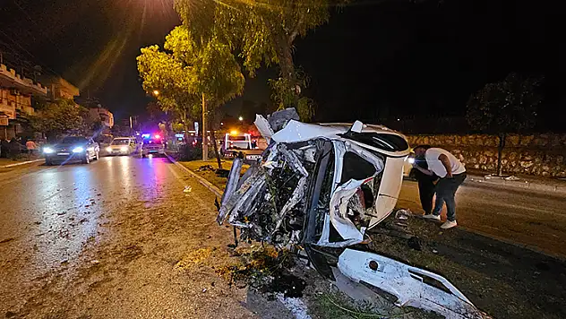 Adana'da otomobil, taksiye çarptı 5 yaralı