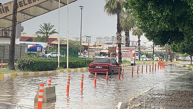 Adana'da sağanak sele neden oldu