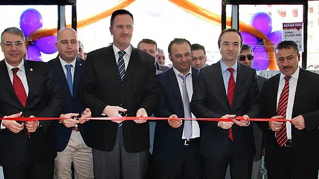 Adese 155. magazasını açtı
