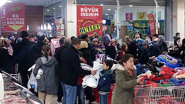 Adese'nin Outlet İndirimine İlgi Büyük