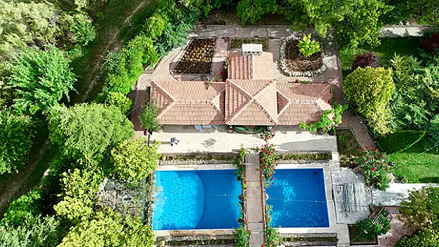 Adı çölleşmeyle anılan Karapınar'daki arazisini 'vahaya' çevirdi