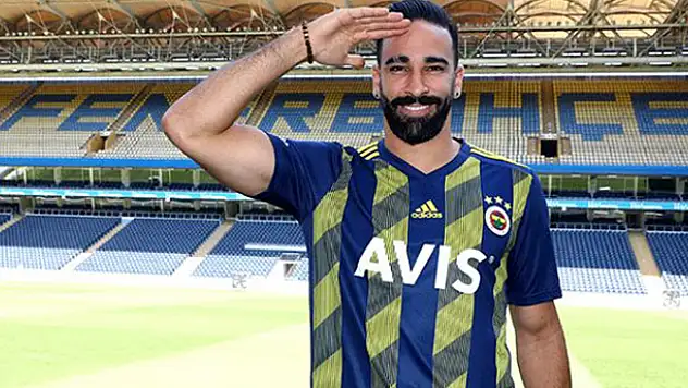 Adil Rami, asker selamını eleştiren Fransızlara ağzının payını verdi!