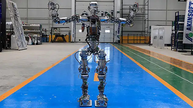 Adım atan robot 'Akıncı-4' görücüye çıktı