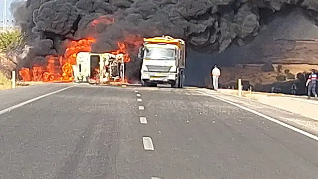 Adıyaman'da, devrilen tanker alev alev yandı
