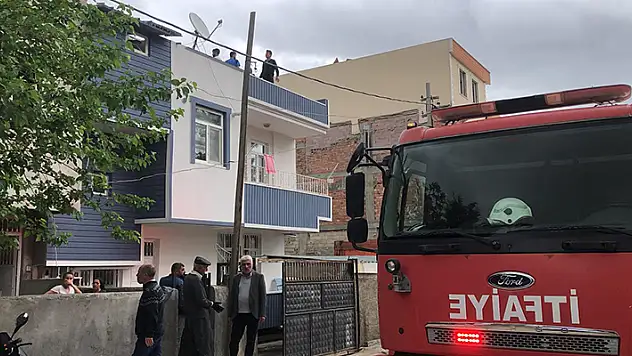 Adıyaman'da evde yangın 2 kişi dumandan etkilendi

