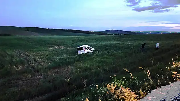 Adıyaman'da hafif ticari araç şarampole devrildi: 1 ölü, 8 yaralı
