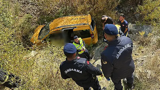 Adıyaman'da hafif ticari araç şarampole yuvarlandı: 2 ölü
