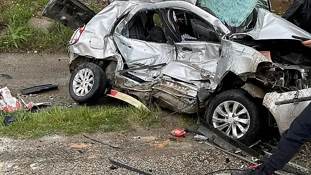 Adıyaman'da hafriyat kamyonuyla çarpışan otomobildeki 2 kişi öldü
