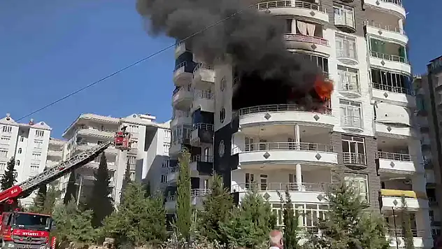 Adıyaman'da korkutan yangın: 4 kişi dumandan zehirlendi

