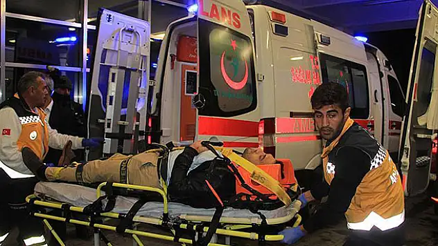 Adıyaman'da minibüs şarampole devrildi: 19 yaralı
