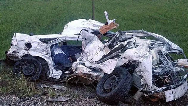 Adıyaman'da otomobil kağıt gibi ezildi : 3 ölü, 1 yaralı