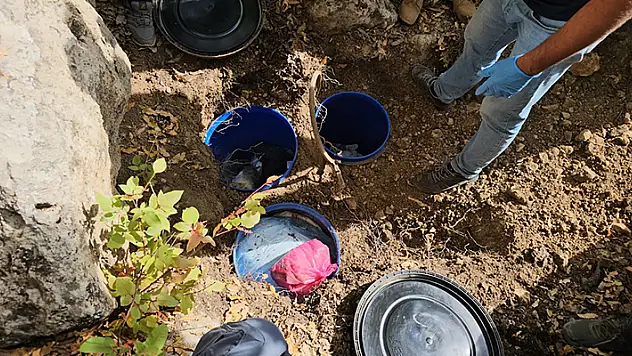 Adıyaman'da, PKK'lı teröristlere ait yaşam malzemesi ele geçirildi

