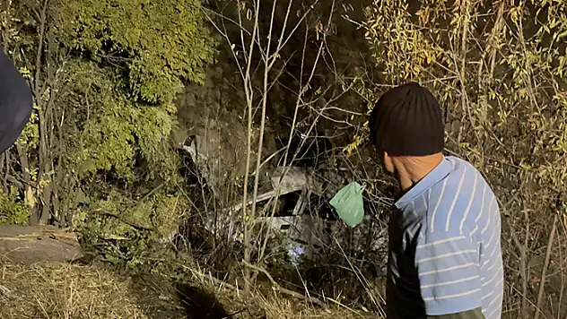 Adıyaman'da şarampole devrilen otomobildeki 5 kişi yaralandı
