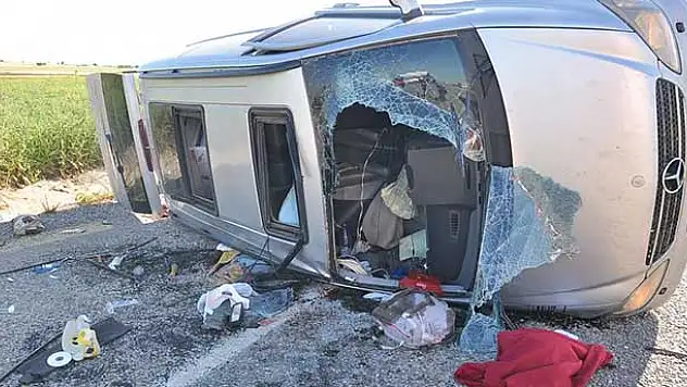 Adıyaman'da yolcu minibüsü devrildi: 12 yaralı