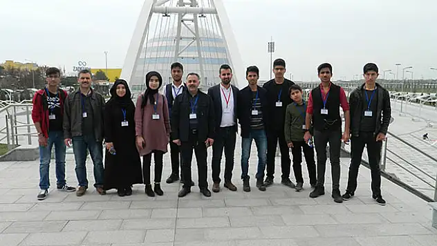 Adıyaman'dan gelen öğrenciler, Konya'da Bilim Merkezi Fuarını gezdi