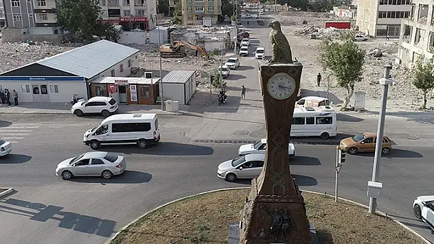 Adıyaman'ın sembol kulesindeki saatler hep 04.17'yi gösterecek
