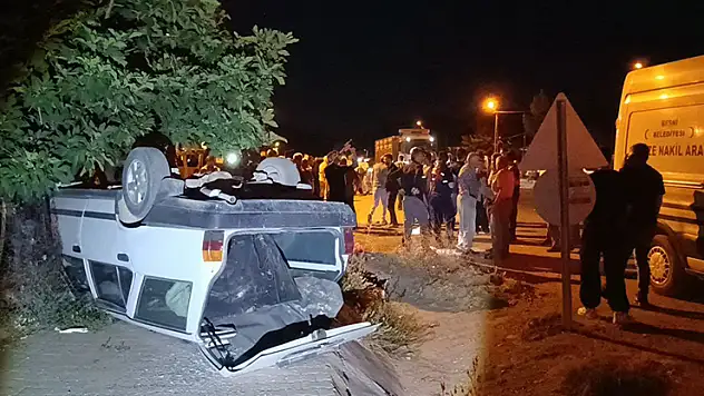 Adıyaman'da devrilen otomobildeki çifti ölüm ayırdı