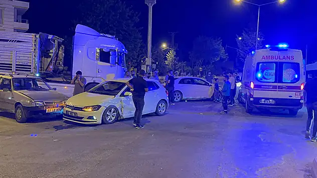 Adıyaman'da dört araç birbirine girdi: 2 yaralı