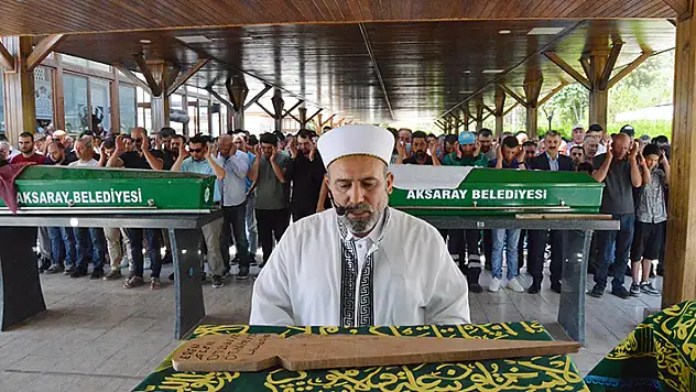 Adıyaman'da kazada ölen anne, kızı ve torunu, Aksaray'da toprağı verildi

