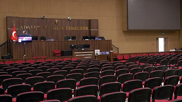 Adli emanetten uyuşturucu çalan 9 sanığa dava açıldı
