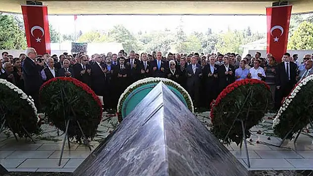 Adnan Menderes mezarı başında anıldı
