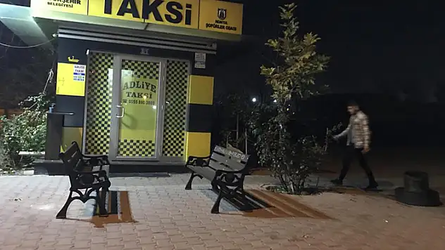 Adres: Konya! Temizlik fırçası ve paspas sopalarıyla taksicilere saldırdılar... O anlar kamerada