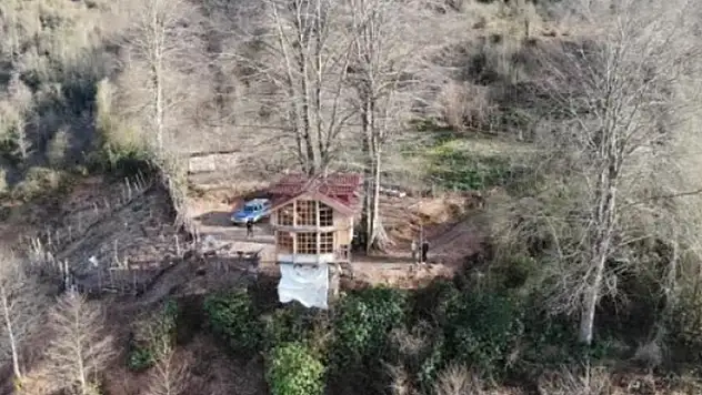 Adres Rize: 150 yıllık ağacın gövdesine 2+1 ev yaptı
