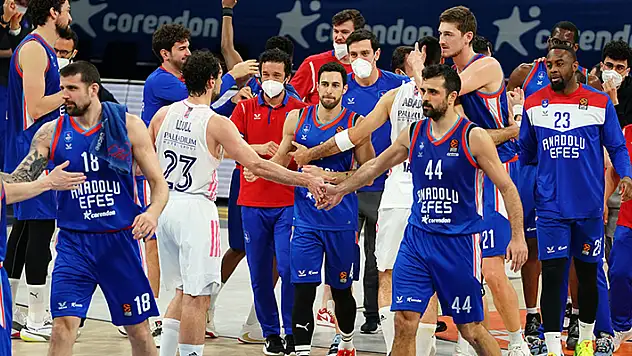 A.Efes, Dörtlü Final'i bekliyor 