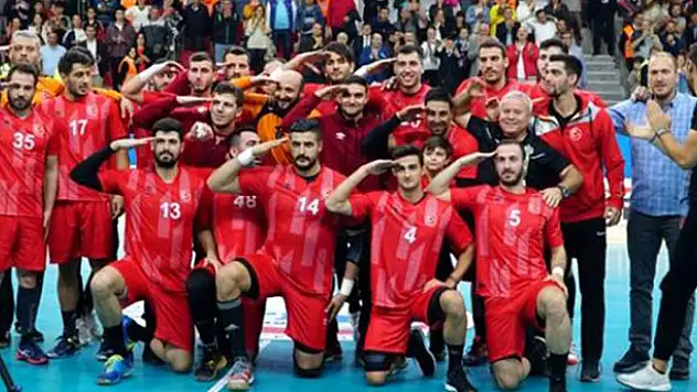 AEK, Yunus Özmusul'un sözleşmesini dondurdu!