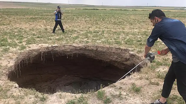 AFAD ekipleri Konya'da yeni oluşan obruğu inceledi
